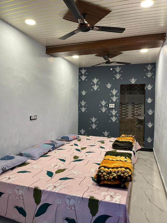 Shri Gamya Guest House Удджайн Экстерьер фото