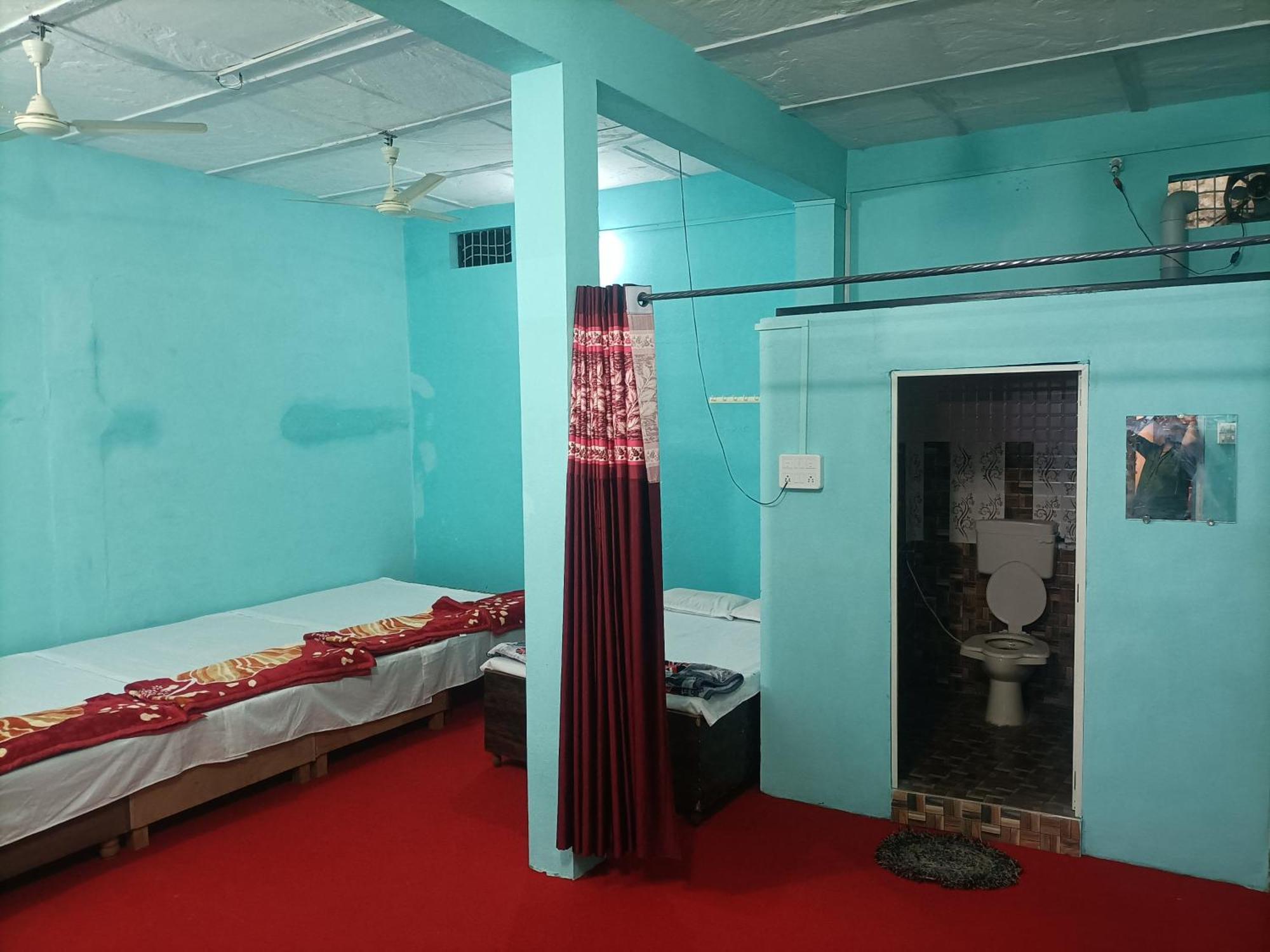 Shri Gamya Guest House Удджайн Экстерьер фото