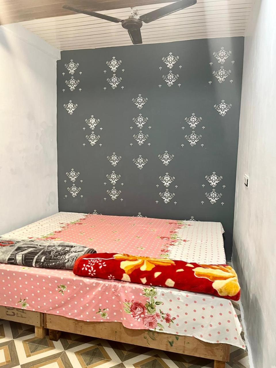 Shri Gamya Guest House Удджайн Номер фото